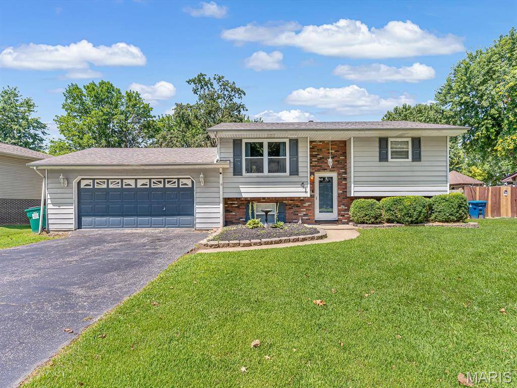 41 Steelecrest LN, Granite City, IL 62040