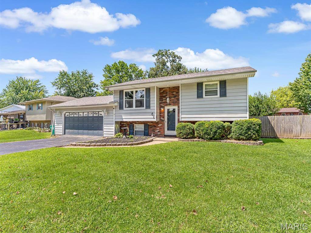 41 Steelecrest LN, Granite City, IL 62040