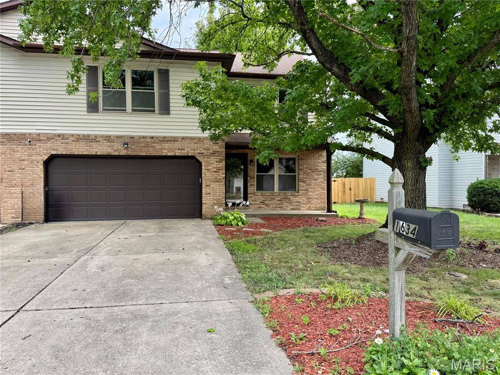 1634 Progress LN, Belleville, IL 62221