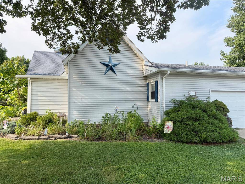 200 E Boone ST, Salem, IL 62881