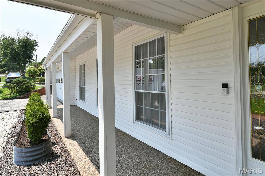 965 Orchard Lakes DR, St Louis, MO 63146