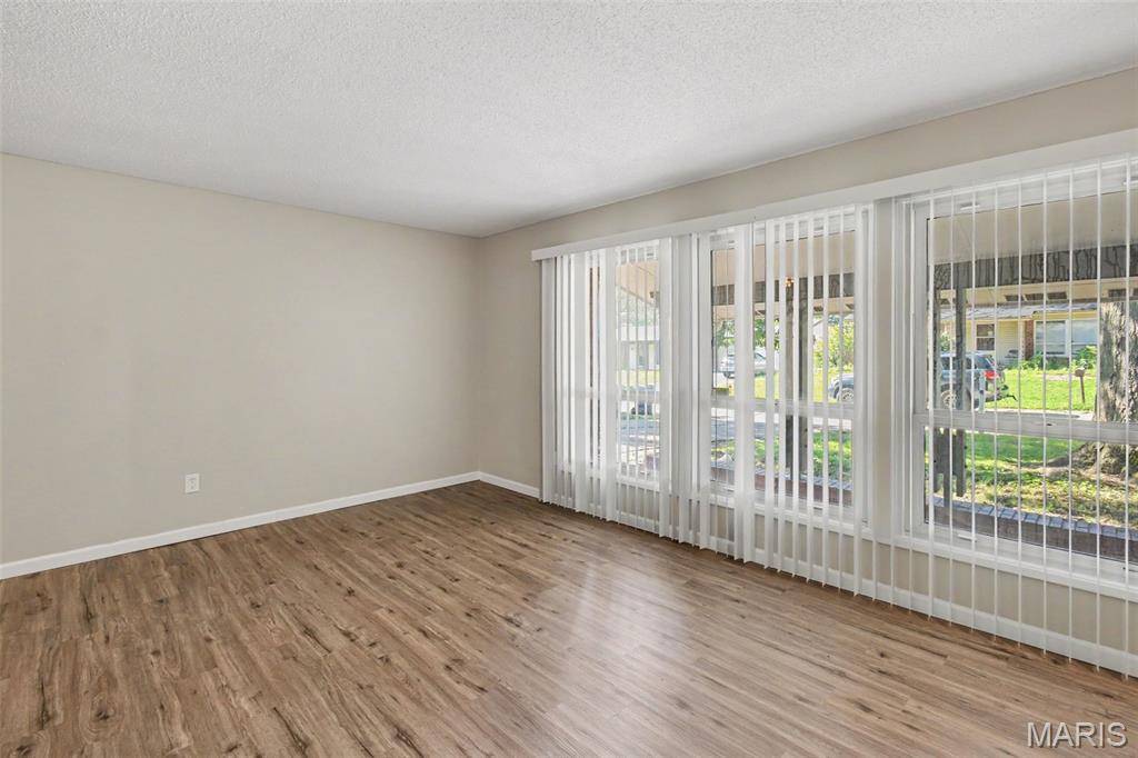 1535 Surf Side DR, St Louis, MO 63138