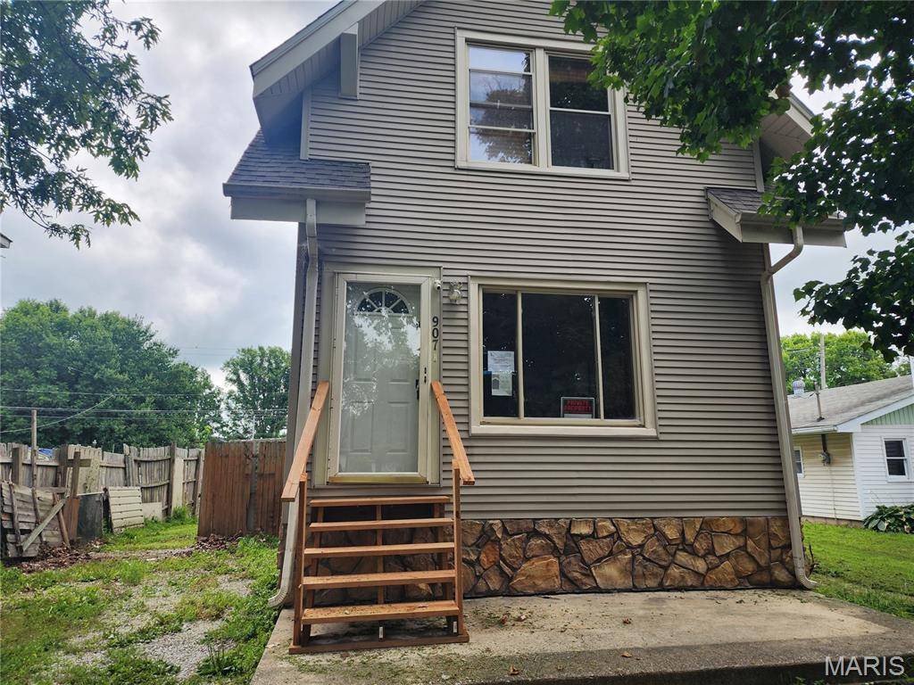 907 Johnson ST, Carlinville, IL 62626