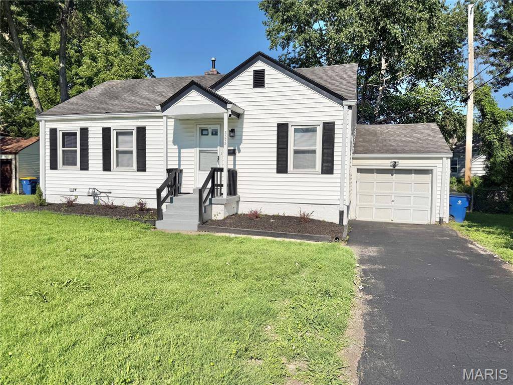 3575 Saint Joachim LN, St Ann, MO 63074