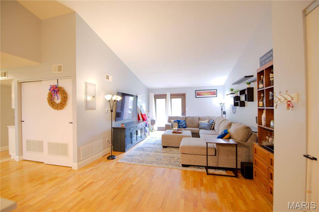 1400 Heritage Landing #304, St Charles, MO 63303