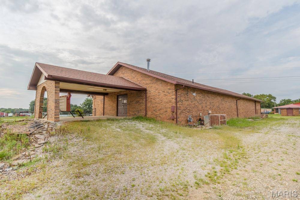 22444 Highway MM, Lebanon, MO 65536