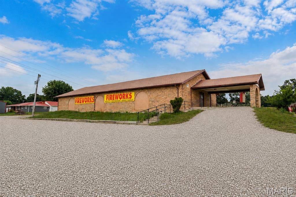 22444 Highway MM, Lebanon, MO 65536