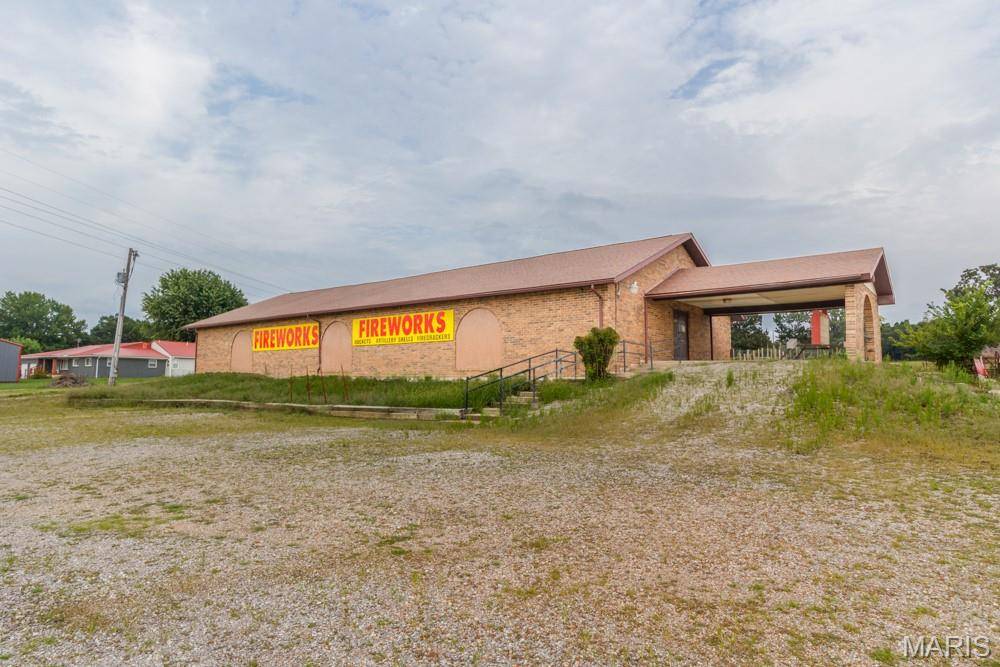 22444 Highway MM, Lebanon, MO 65536