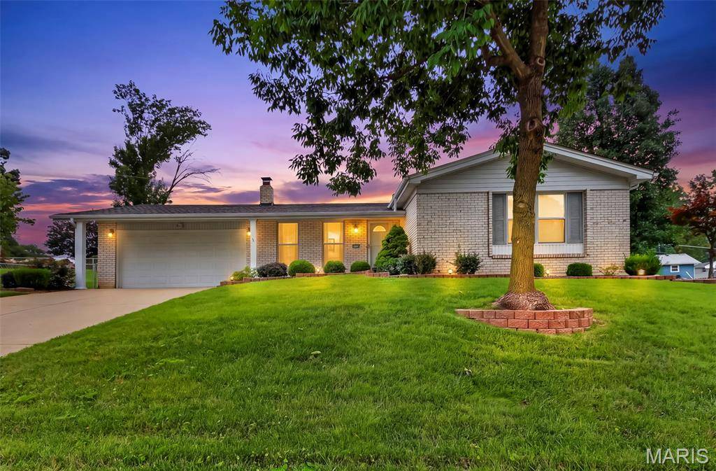 3020 Mockingbird DR, St Charles, MO 63301