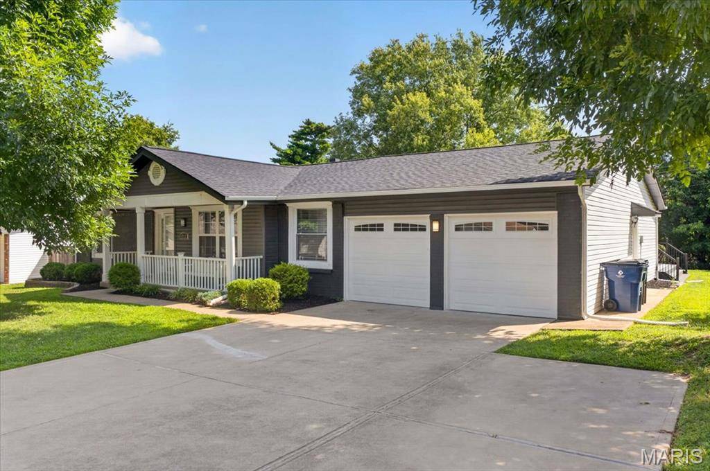 1712 Pensacola DR, Unincorporated, MO 63146