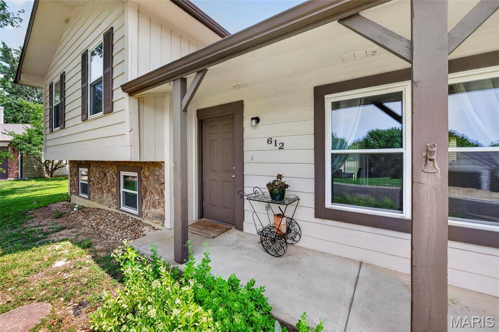 612 Lakewood DR, Lake St Louis, MO 63367