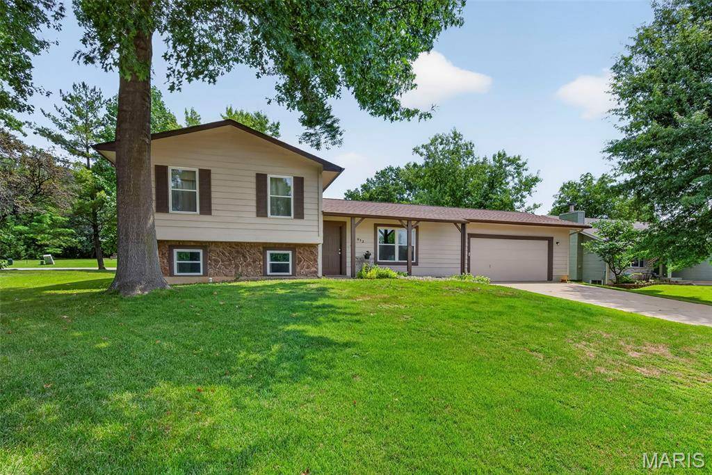 612 Lakewood DR, Lake St Louis, MO 63367