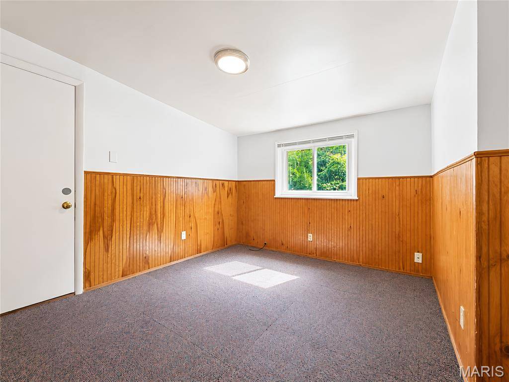 10108 Earl DR, St Louis, MO 63136