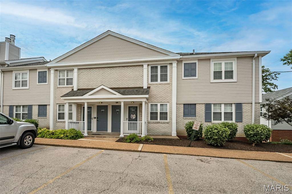 9122 Eager RD, Brentwood, MO 63144