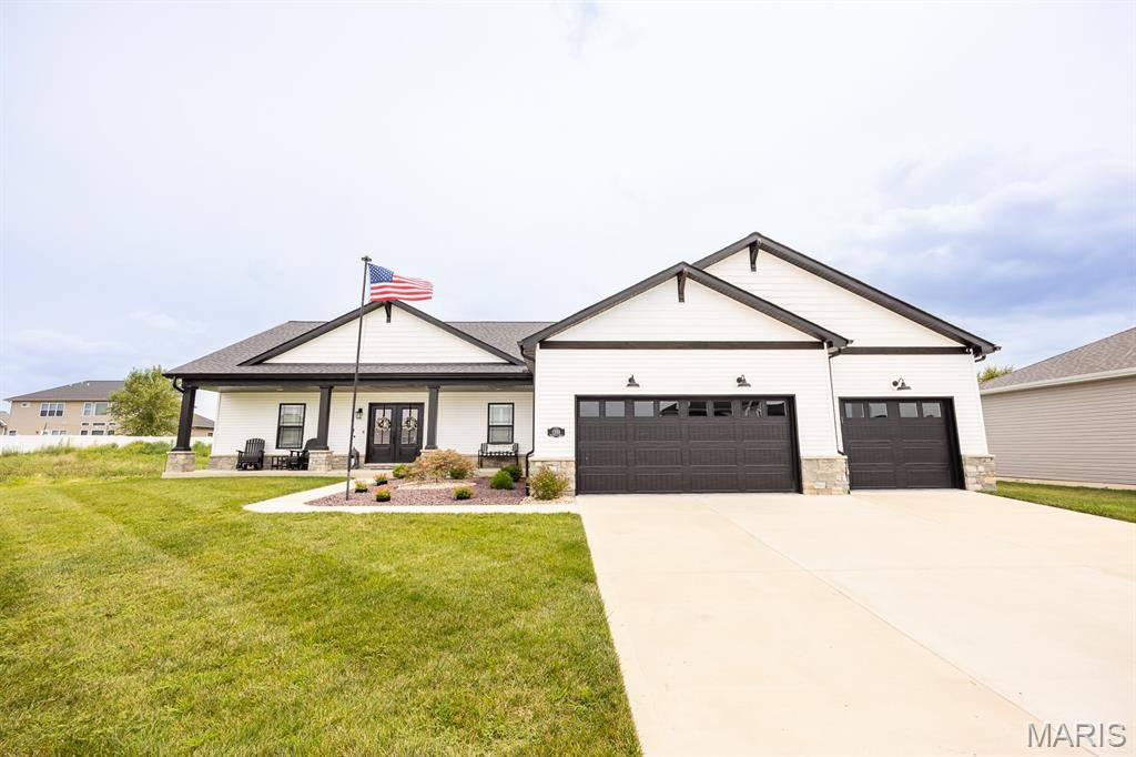 1395 Dove Hollow CIR, O'fallon, IL 62269