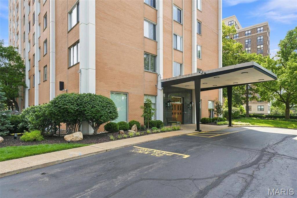 900 S Hanley RD #1D, Clayton, MO 63105