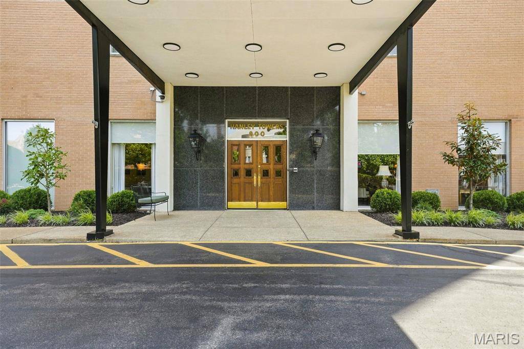900 S Hanley RD #1D, Clayton, MO 63105