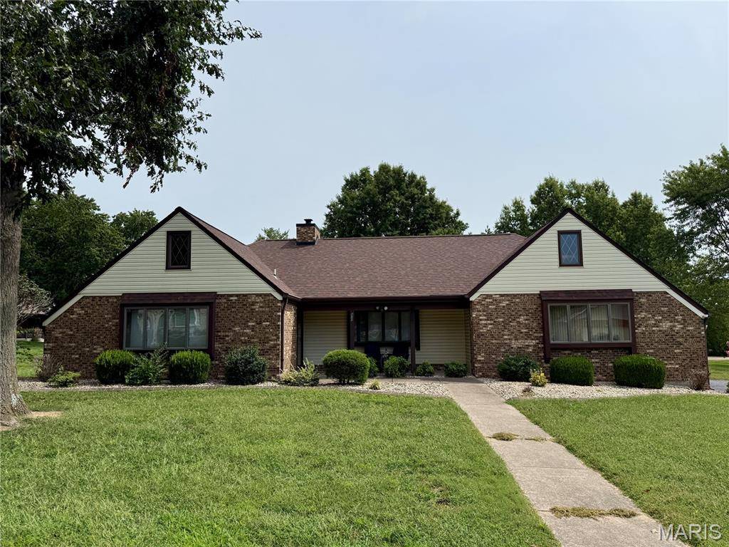 408 Country Club DR, Red Bud, IL 62278