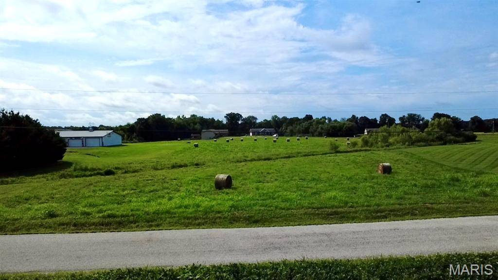 4572 McCoy RD, Bethalto, IL 62010