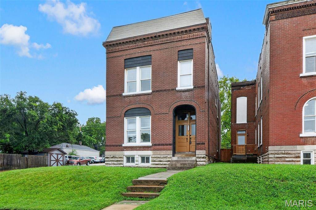6827 Minnesota AVE, St Louis, MO 63111
