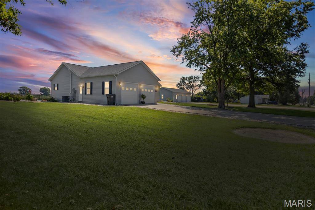 1019 Prairie ST, Shipman, IL 62685