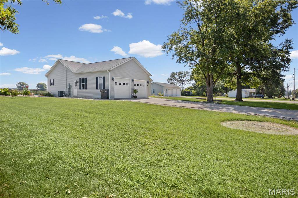 1019 Prairie ST, Shipman, IL 62685