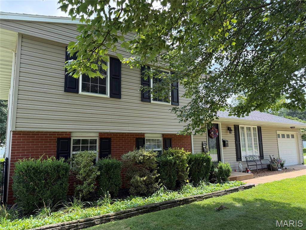 212 Whitehall DR, O'fallon, IL 62269