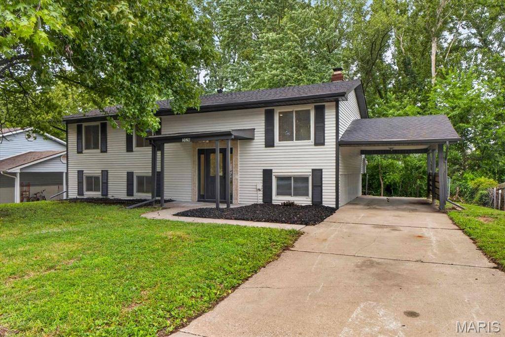 2026 Dawson DR, St Charles, MO 63301
