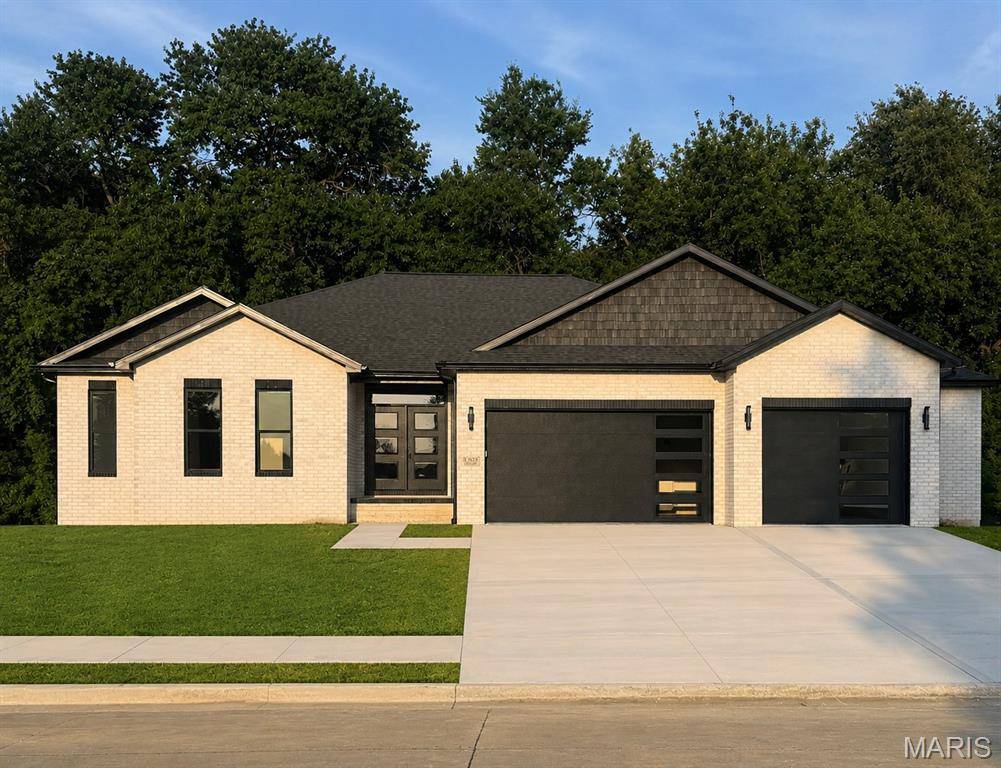 3825 N Arbor Lake DR, Edwardsville, IL 62025