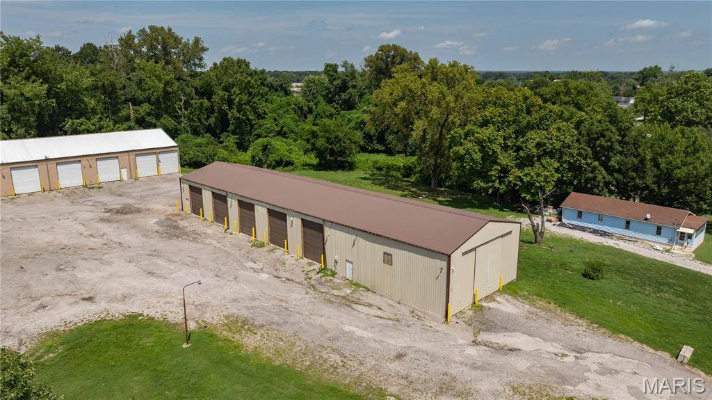 946 Tonsor RD, Alton, IL 62002