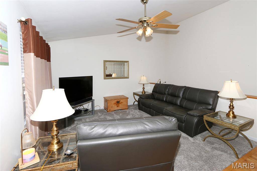 1289 Summergate Pkwy #2B, St Peters, MO 63303