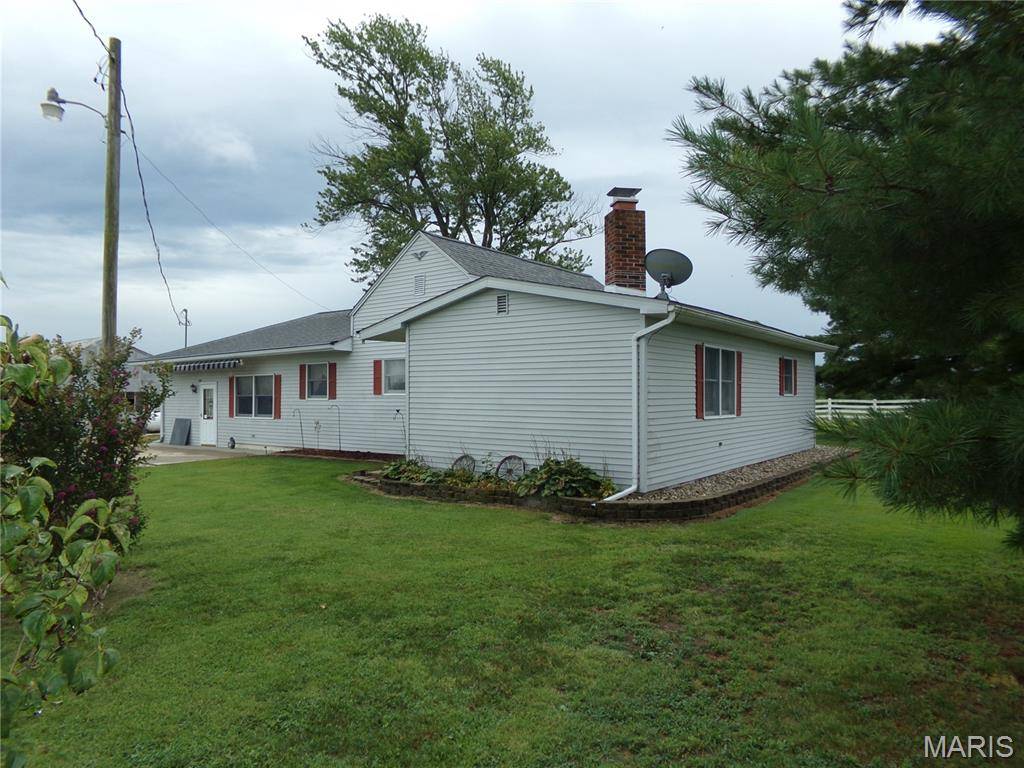 1954 Tilden RD, Marissa, IL 62257