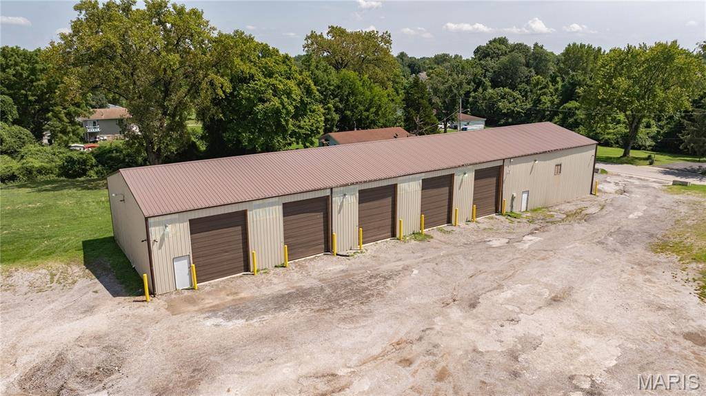 946 Tonsor RD, Alton, IL 62002