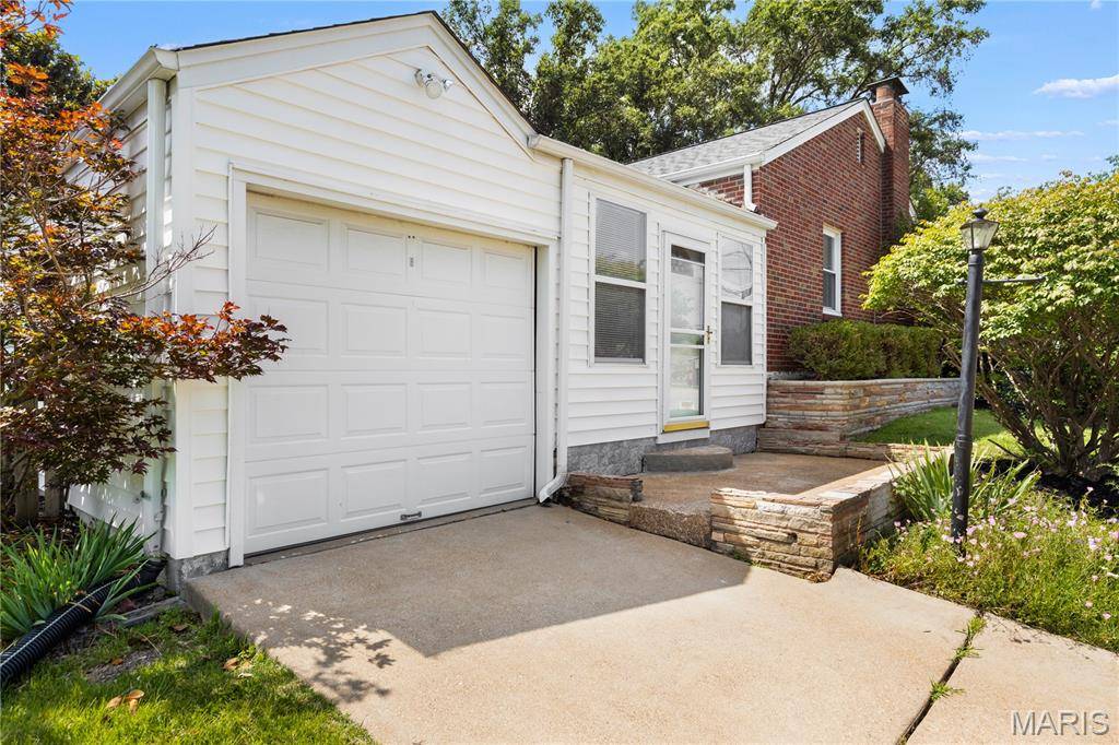 2 W Rose AVE, Webster Groves, MO 63119