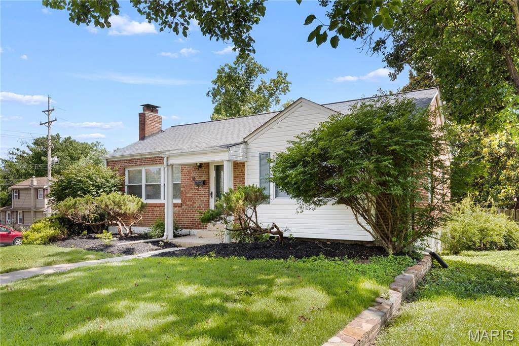 2 W Rose AVE, Webster Groves, MO 63119