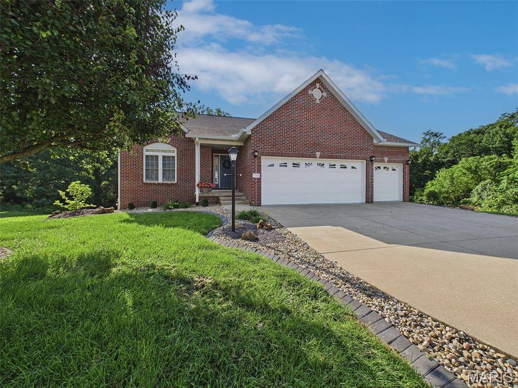 5215 Willis AVE, Godfrey, IL 62035