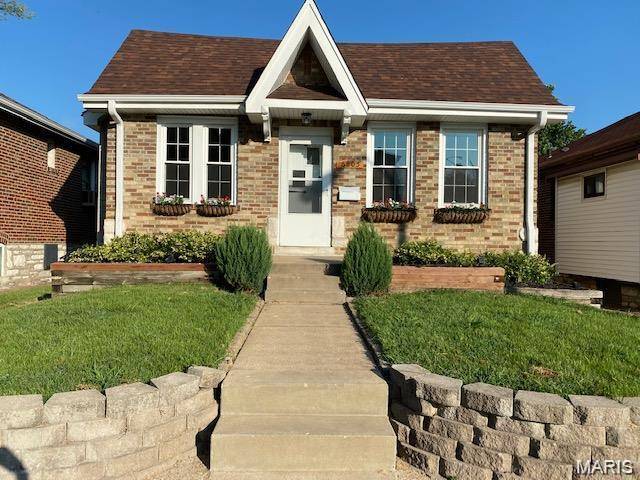 6805 Parkwood PL, St Louis, MO 63116