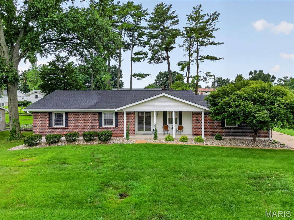 1121 Wedgewood DR, St Charles, MO 63303