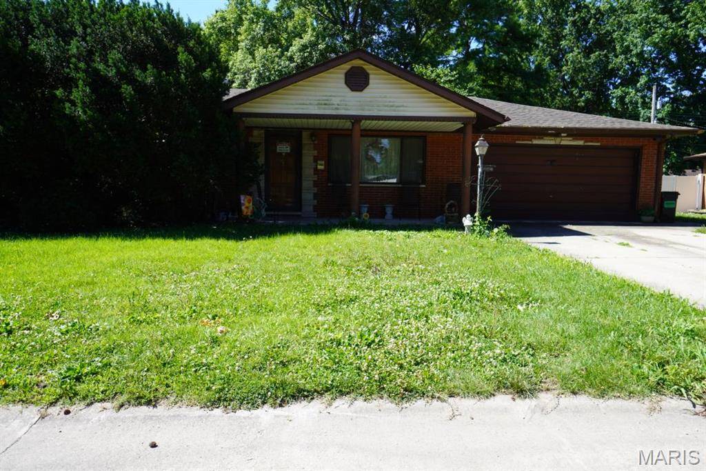 2504 Angela DR, Granite City, IL 62040