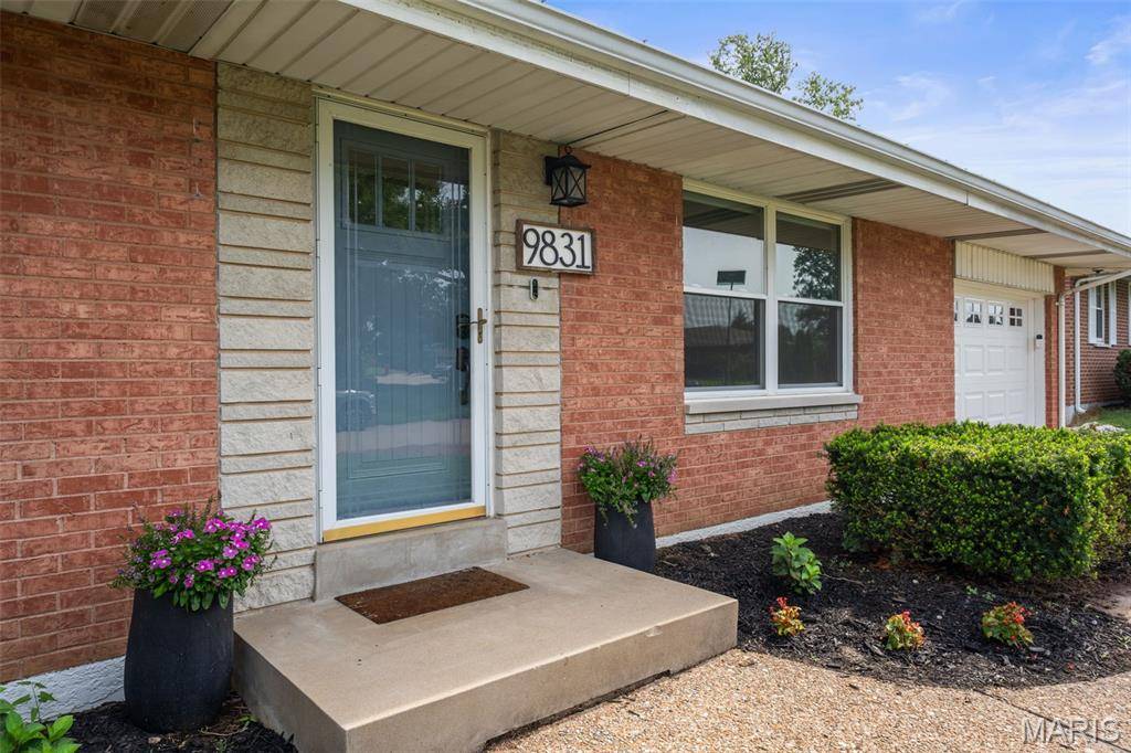 9831 Colchis LN, St Louis, MO 63123