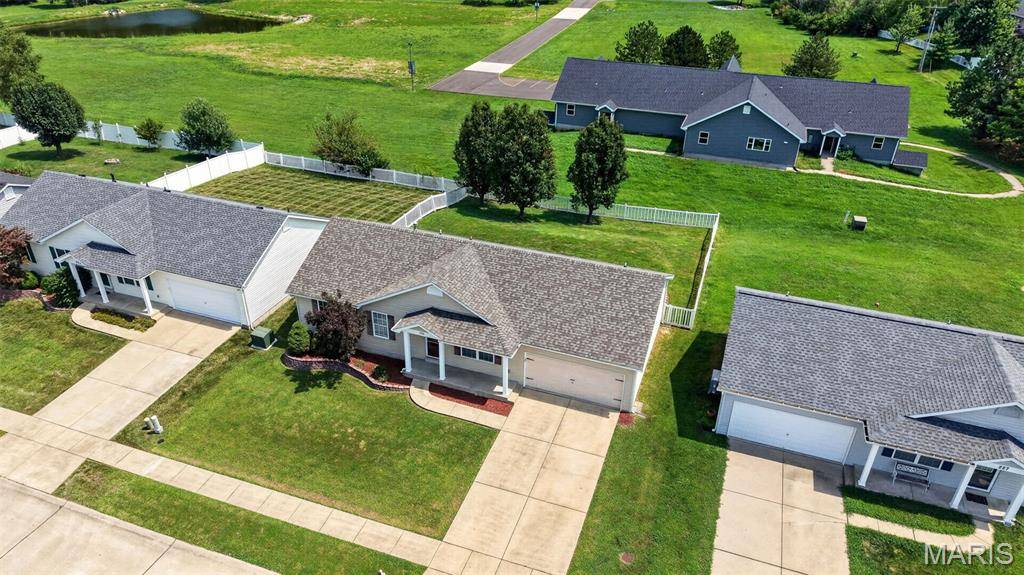 225 Brookstone Creek DR, Wentzville, MO 63385