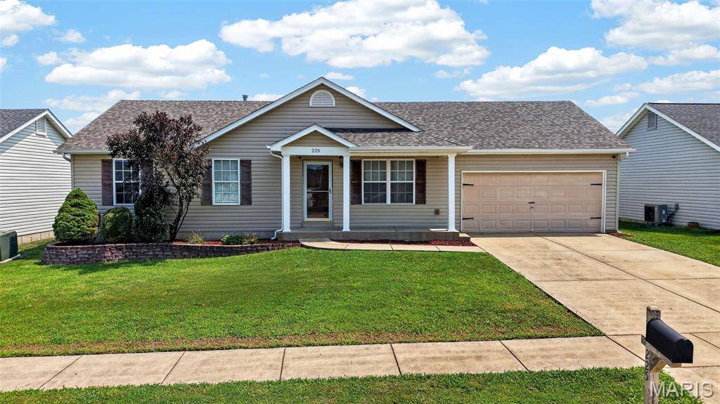 225 Brookstone Creek DR, Wentzville, MO 63385
