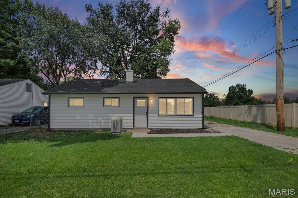 1009 Royal Heights RD, Belleville, IL 62226