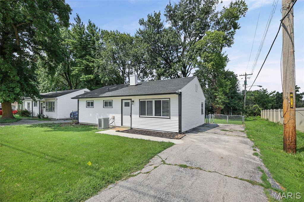 1009 Royal Heights RD, Belleville, IL 62226