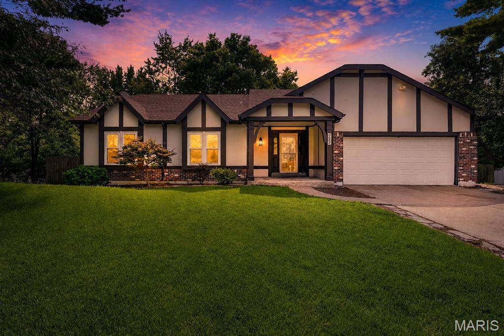 1035 Rosary Tree CT, Florissant, MO 63031