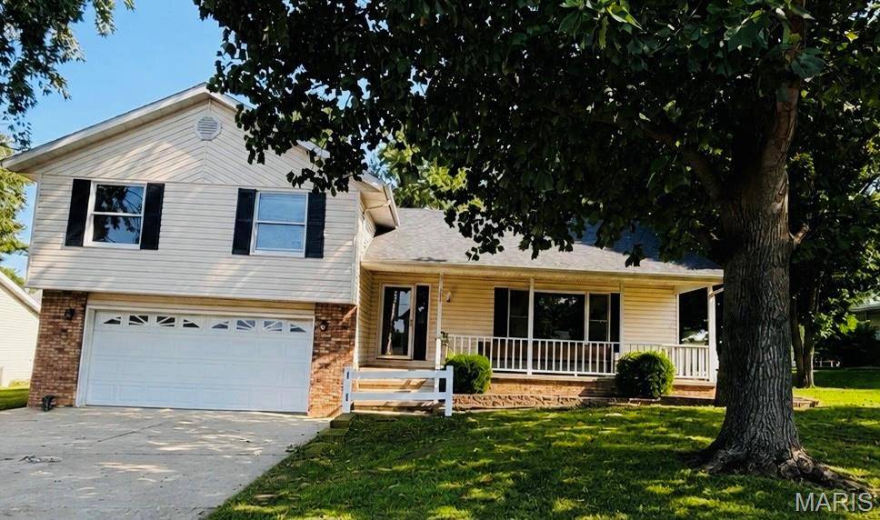 2021 BRIAN St, Vandalia, IL 62471