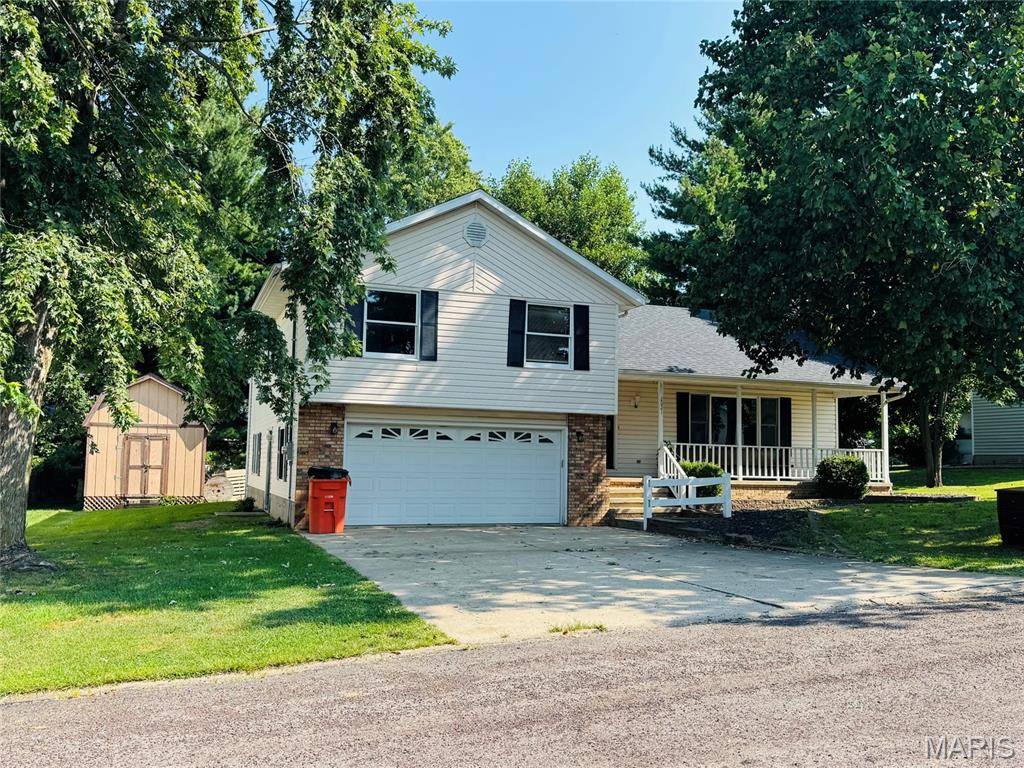 2021 BRIAN St, Vandalia, IL 62471