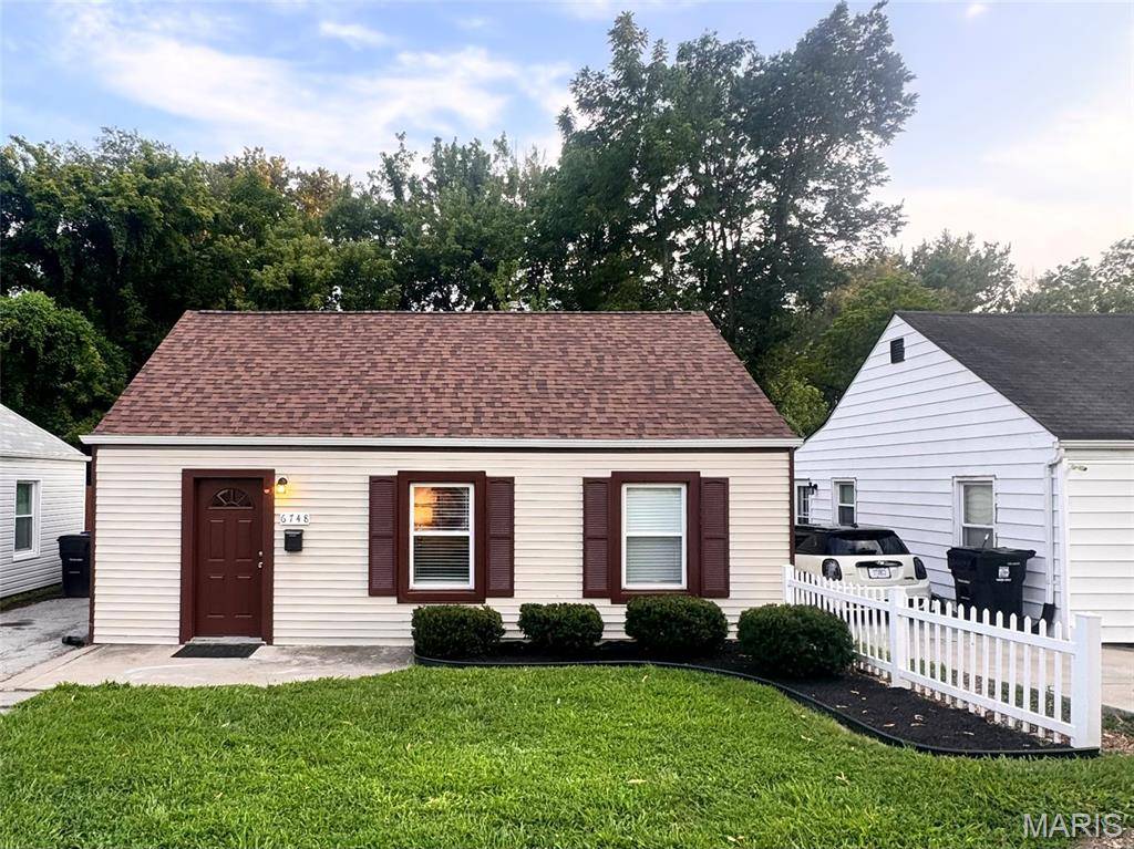 6748 Vernon AVE, University City, MO 63130