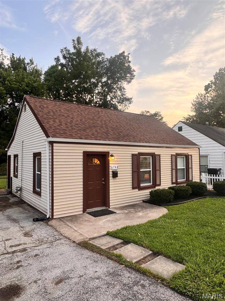 6748 Vernon AVE, University City, MO 63130