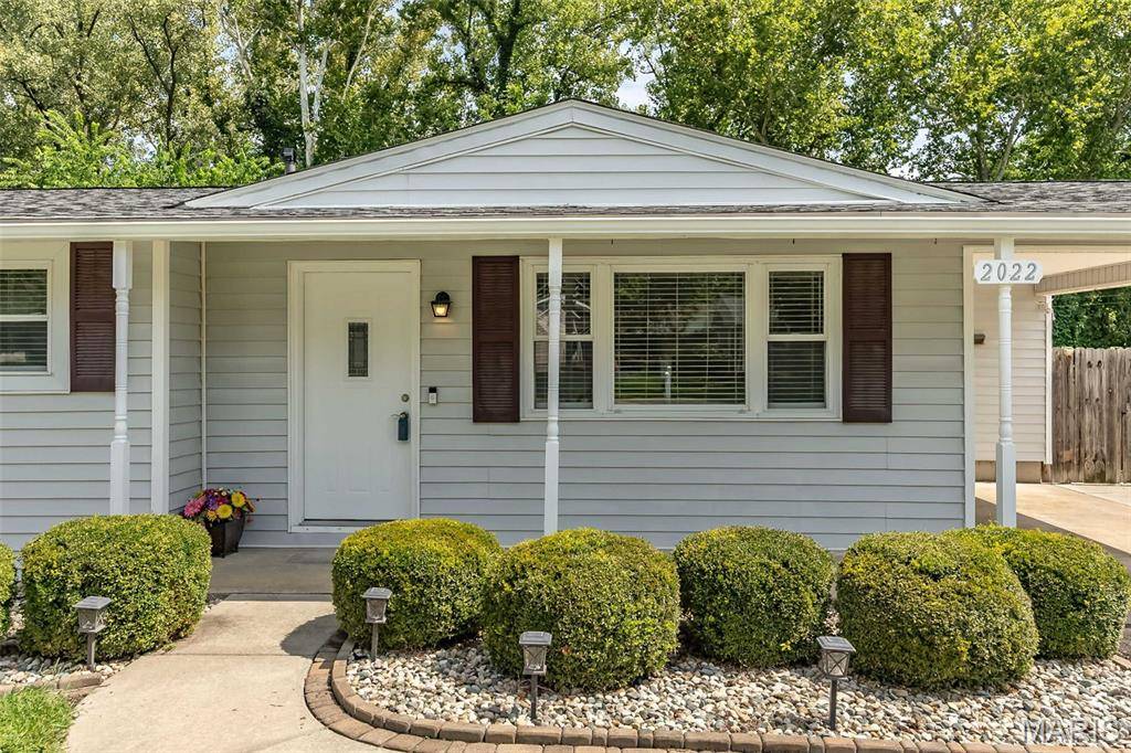 2022 Dawson DR, St Charles, MO 63301